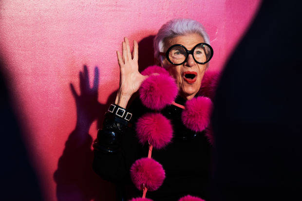 emojimaniacos-como-hablar-lengua-iconos-iris-apfel-inc-macys
