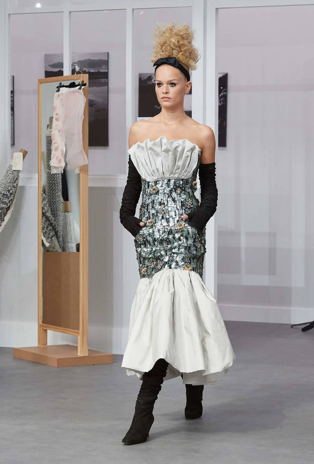 los-mejores-looks-la-semana-la-alta-costura-paris-oi-2016-17-chanel-vestido-joya