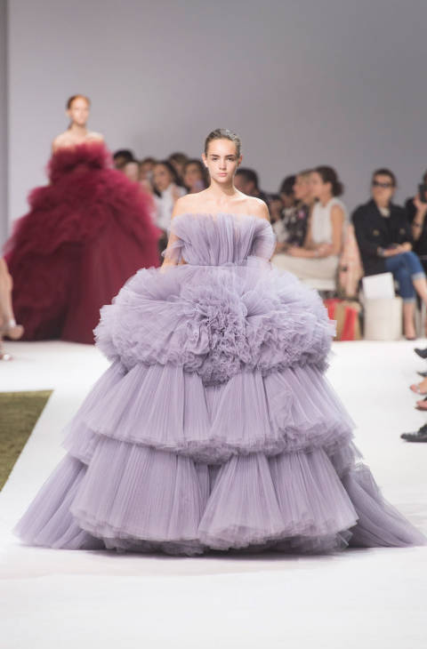 los-mejores-looks-la-semana-la-alta-costura-paris-oi-2016-17-giambattista-valli-romanticismo