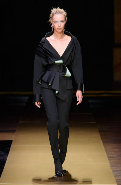 los-mejores-looks-la-semana-la-alta-costura-paris-oi-2016-17-versace-kimono
