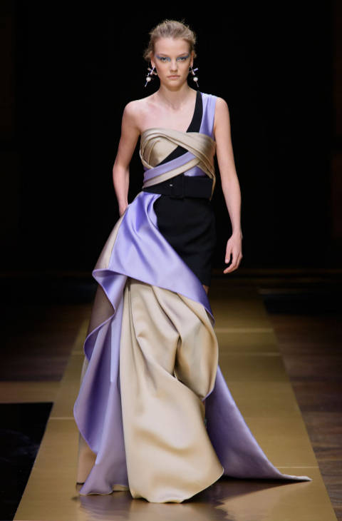 los-mejores-looks-la-semana-la-alta-costura-paris-oi-2016-17-versace-texturas