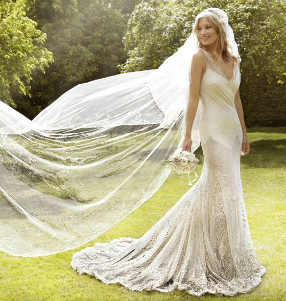 los-vestidos-blancos-de-las-celebrities-retrospeccion-Kate-Moss