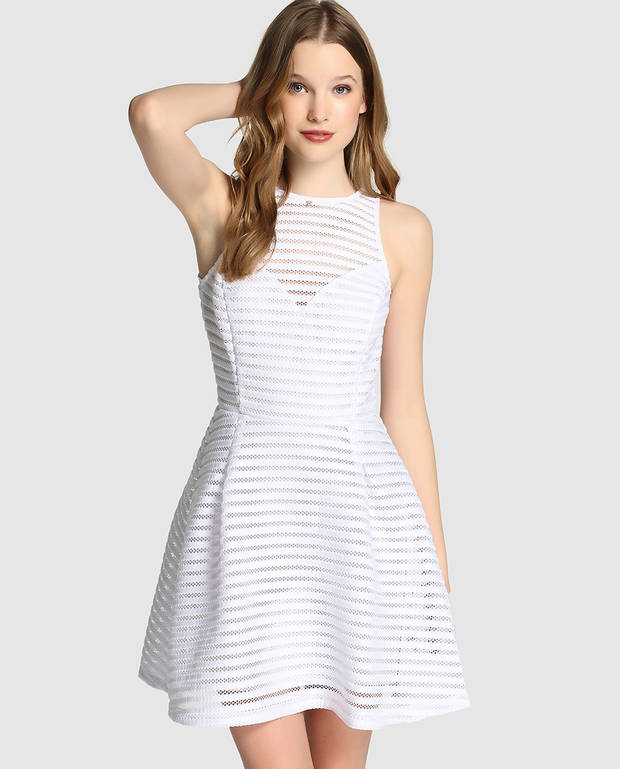 Los_vestidos_blancos_son_para_el_verano_guess