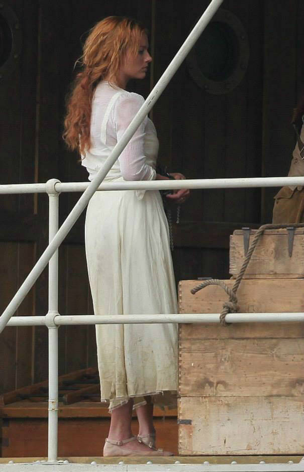 margot-robbie-y-la-leyenda-de-tarzan-en-5-looks-de-jorge-vazquez_peli2