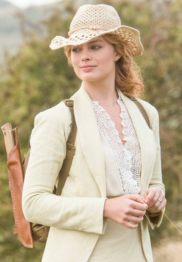 margot-robbie-y-la-leyenda-de-tarzan-en-5-looks-de-jorge-vazquez_peli3