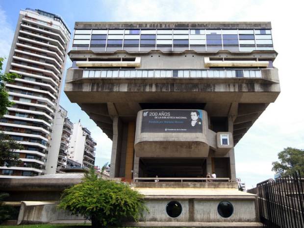 Paseo verano por Buenos Aires_Brutalista_biblioteca