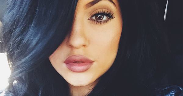 tu-abc-de-belleza-para-llegar-perfecta-al-verano-labios-kylie-jenner