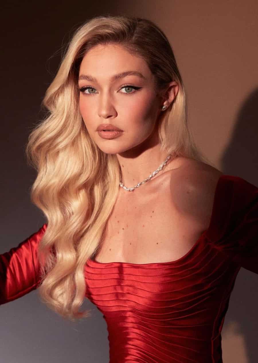 Gigi Hadid con ondas wavy