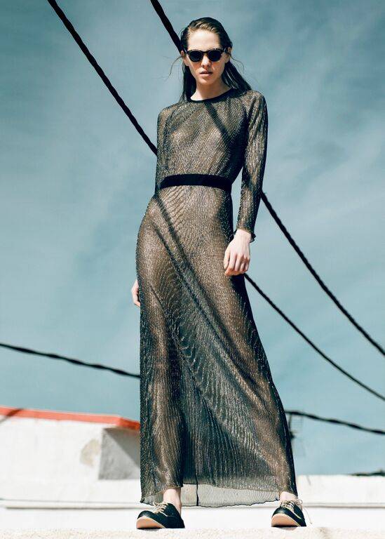 Vestido Supertrash, zapatos Hoss y gafas Kaleos.