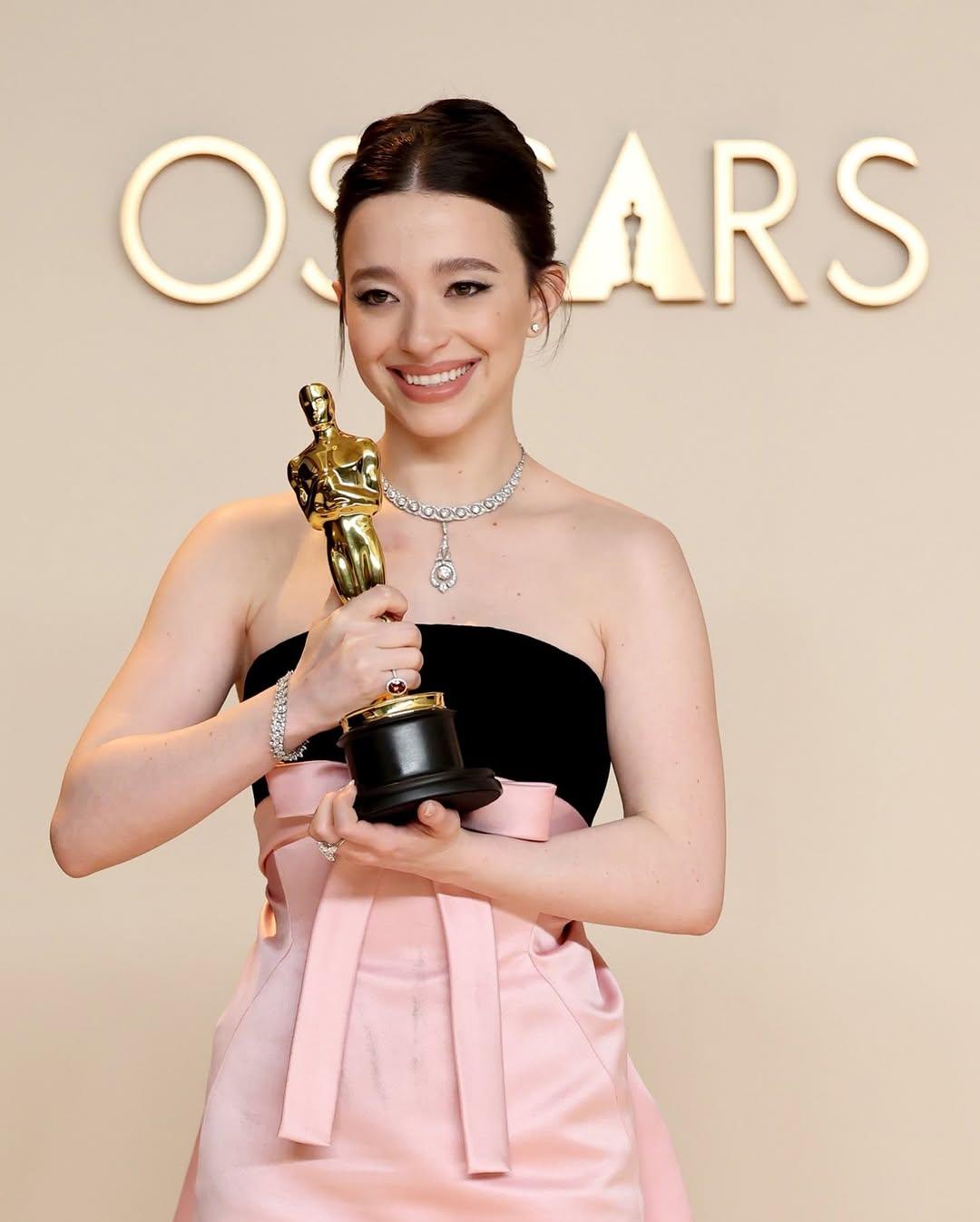 Mikey Madison, ganadora de Mejor Actriz Protagonista. Imagen: cortesía de Dior. 