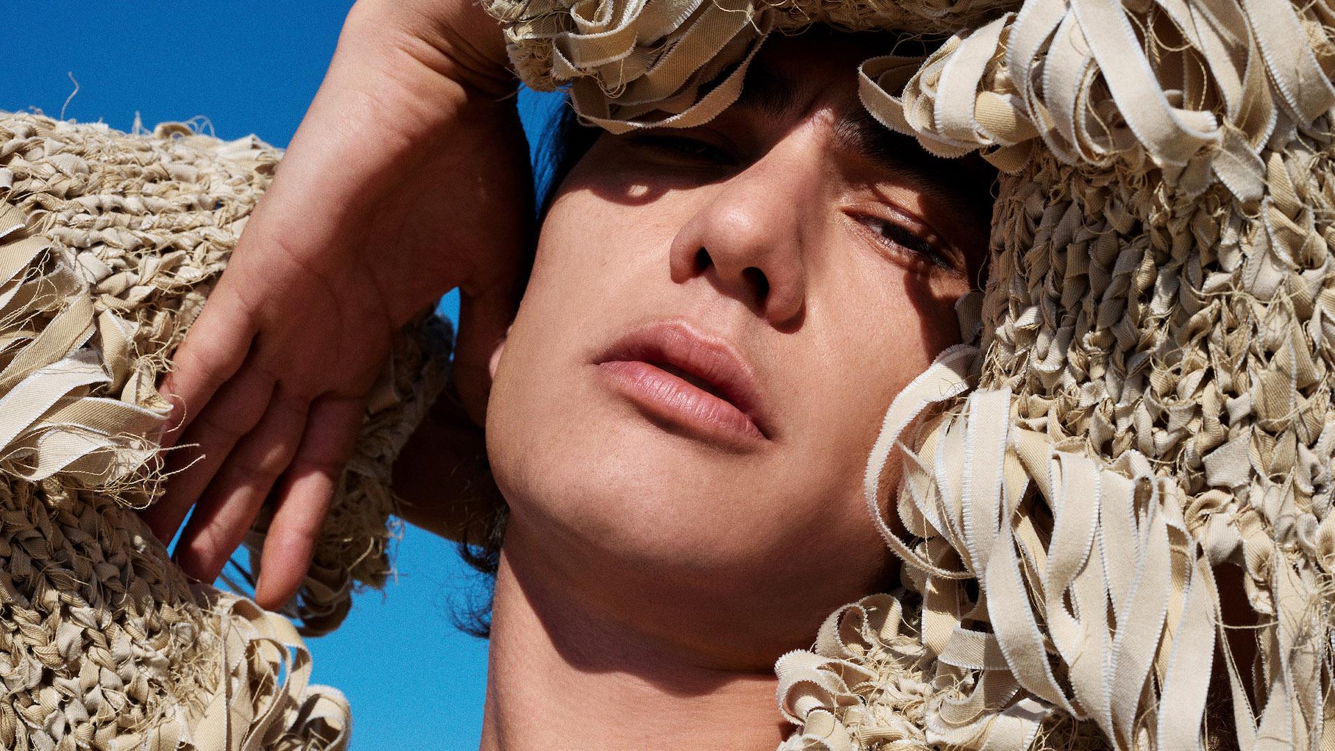 LOEWE presenta su colaboración con «Paula's Ibiza 2025». Imagen: Cortesía de la marca.