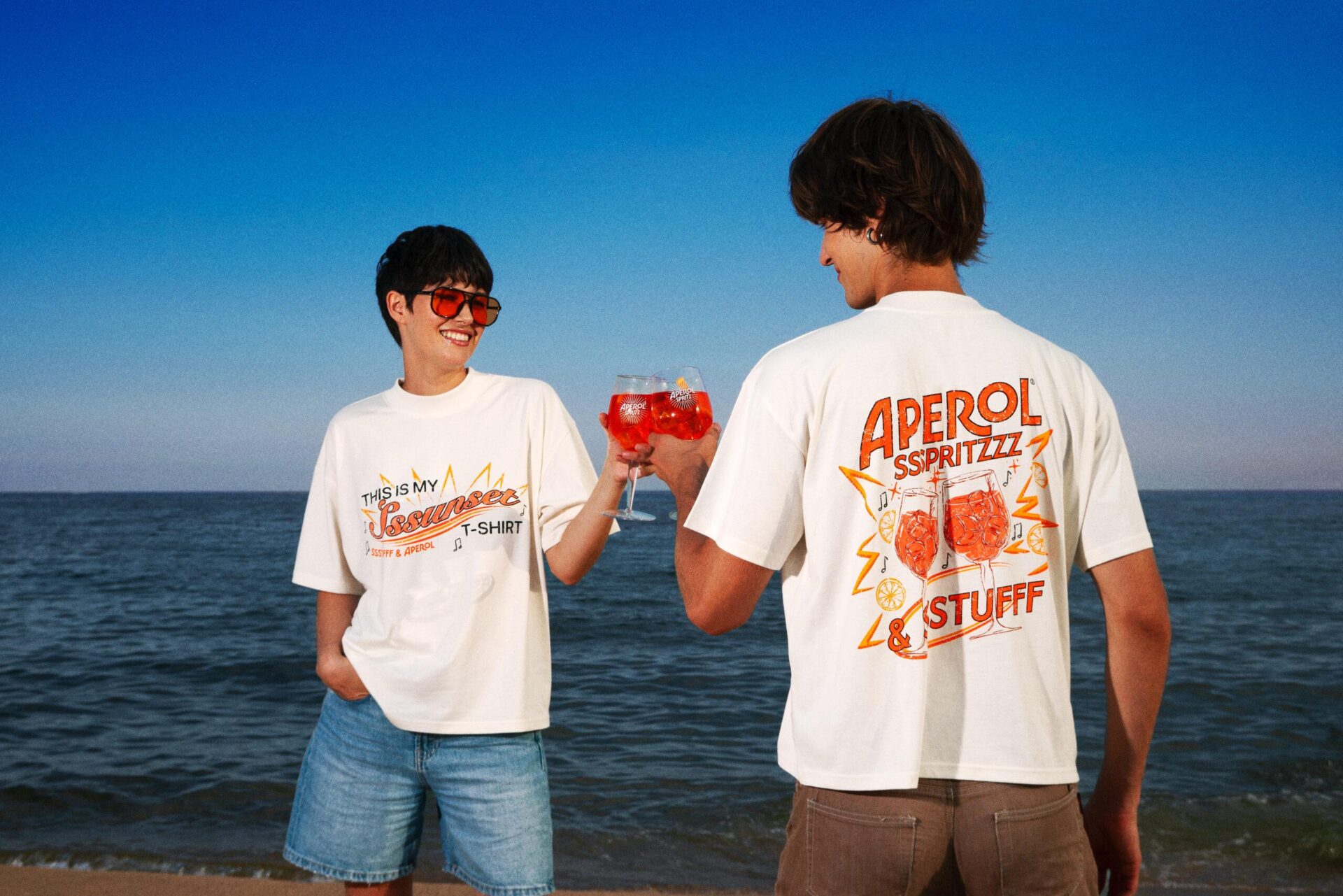 Aperol Spritz y SSSTUFFF se unen en una colección cápsula. Imagen: Cortesía de las marcas