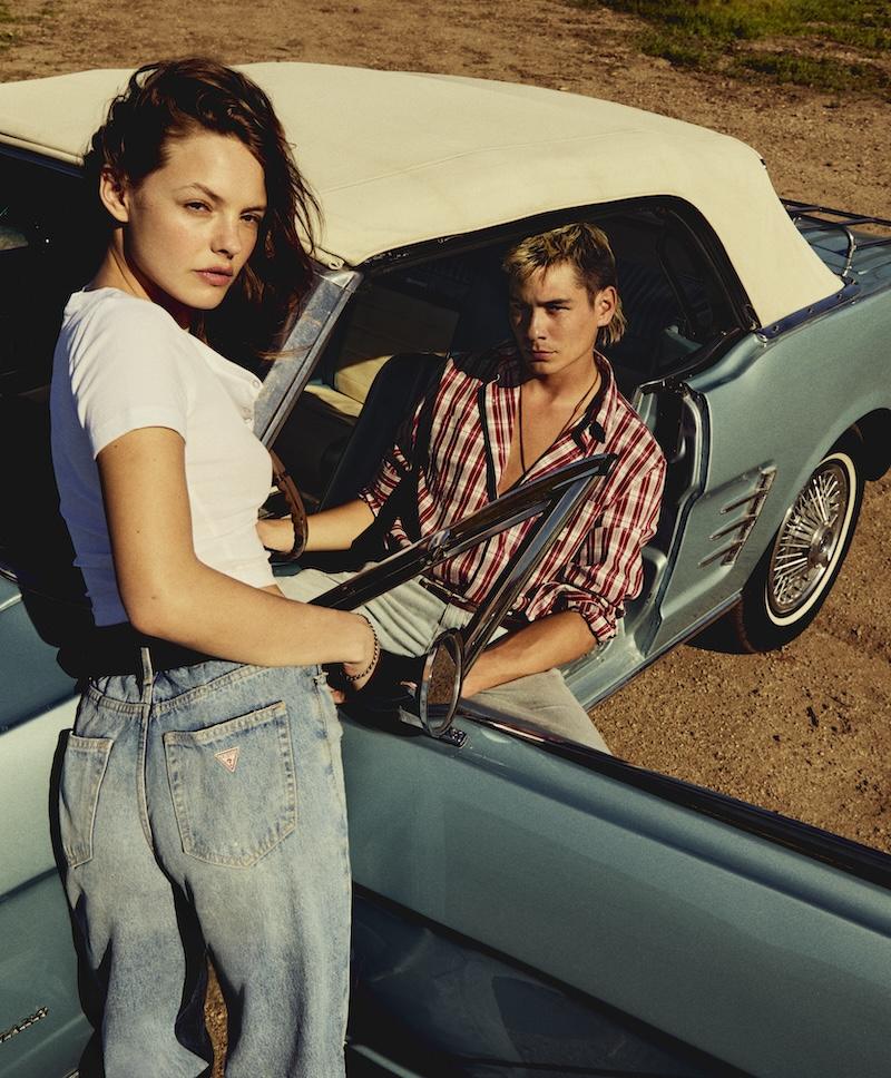 GUESS JEANS homenajea a sus icónicos anuncios con su nueva campaña de verano