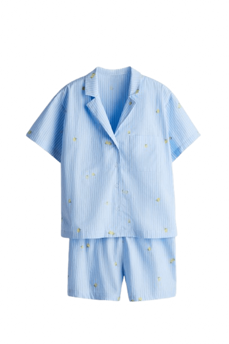 Pijama corto de dos piezas con estampado de limones de H&M.