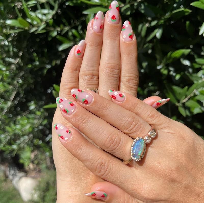 Uñas con dibujos de frutas