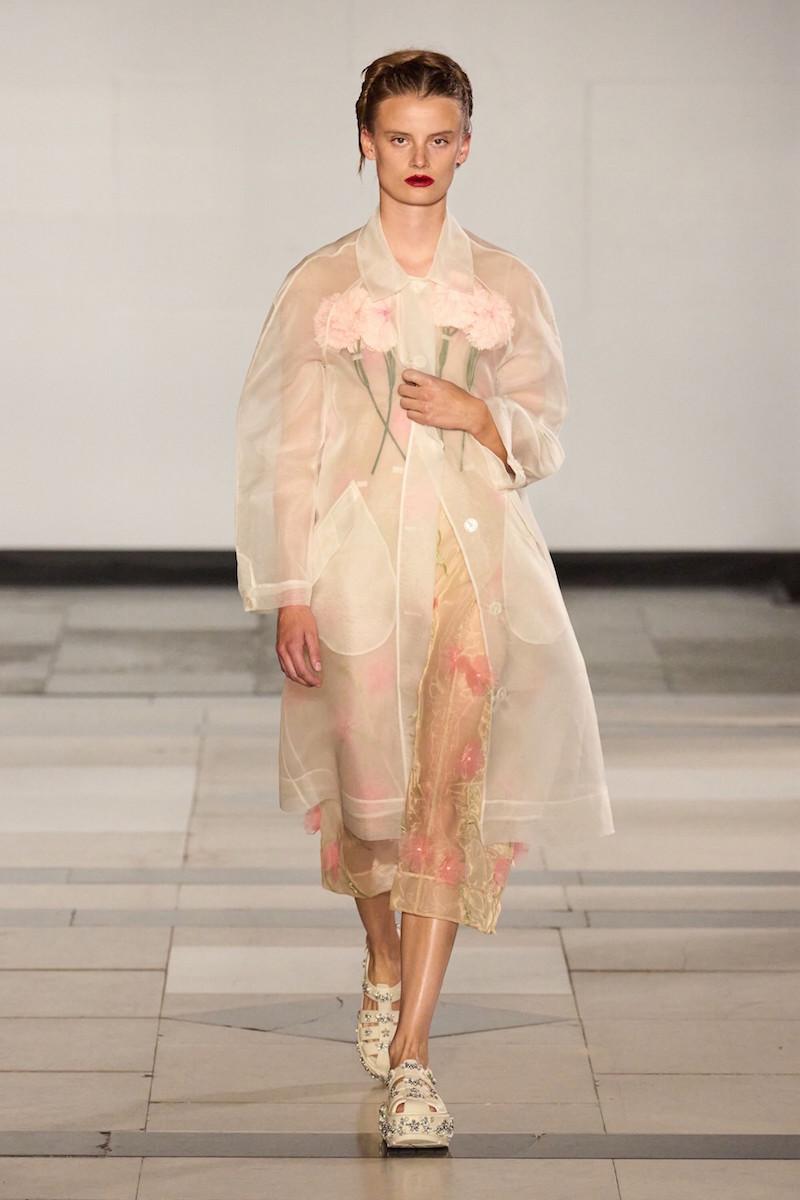 Simone Rocha Spring 2025 cangrejeras