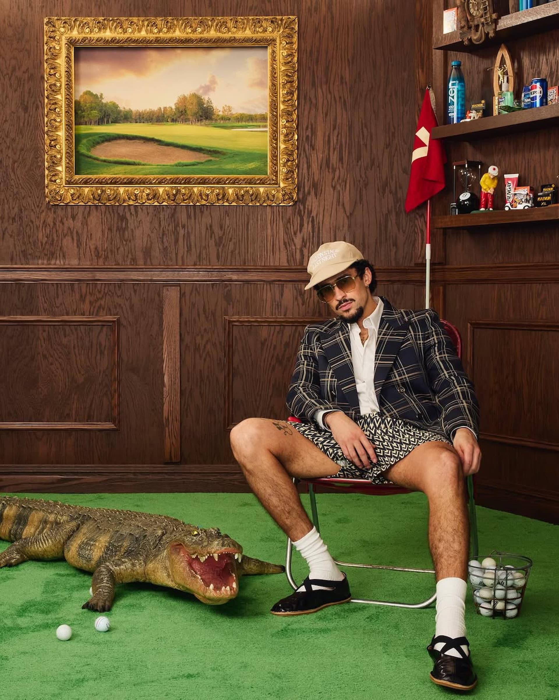 Bad Bunny en la premier de «Happy Gilmore 2»  con merceditas de Dries Van Noten. Imagen: @netflix