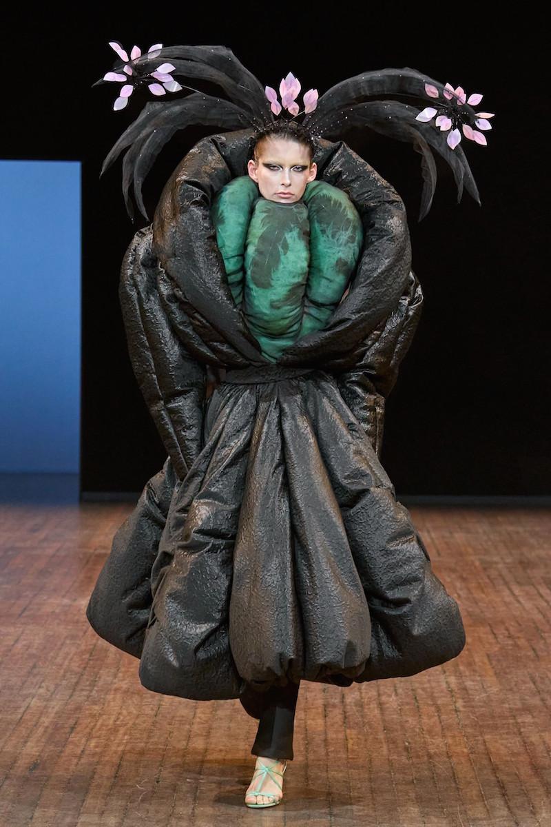 Viktor & Rolf Fall 2025 Couture