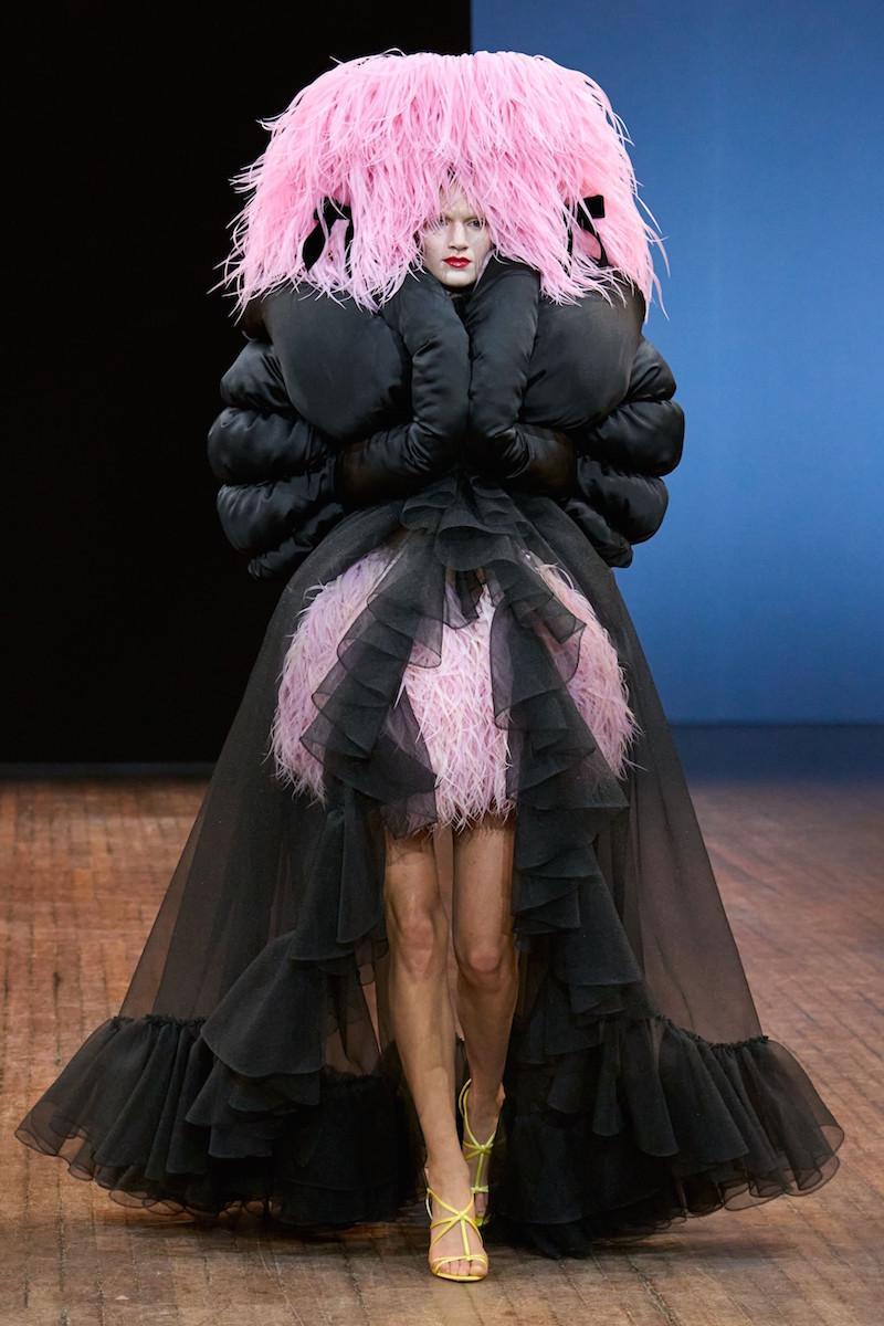 Viktor & Rolf Fall 2025 Couture 2