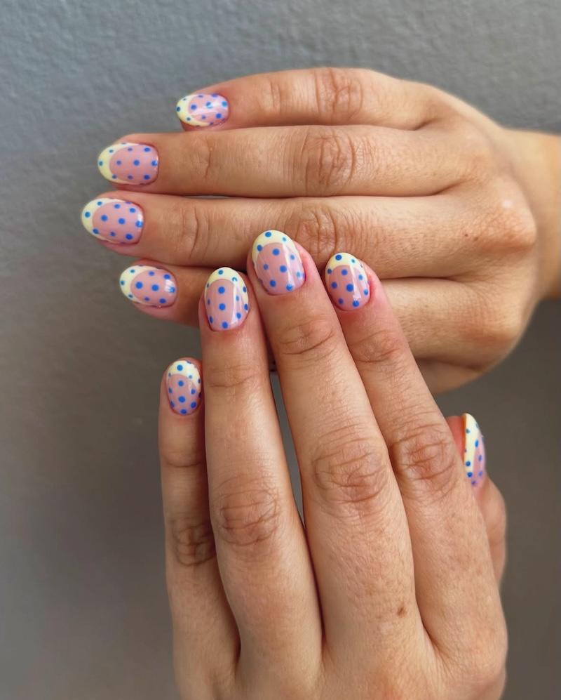 Uñas de polka dots
