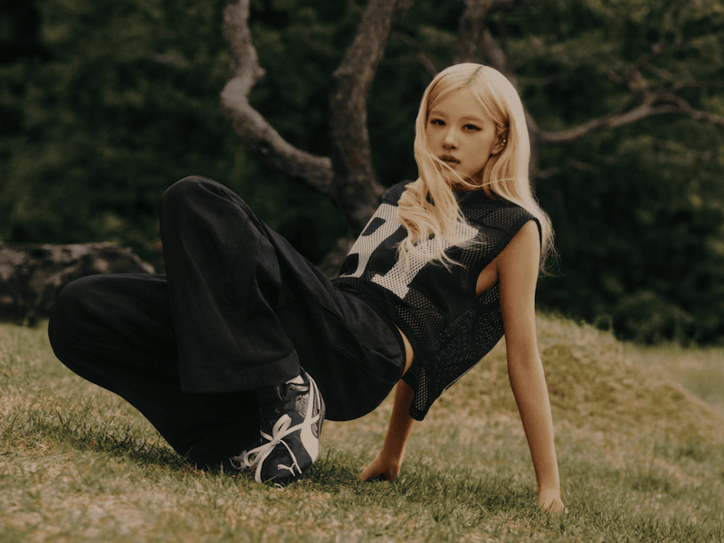 Rosé lanza su primera colección junto a Puma