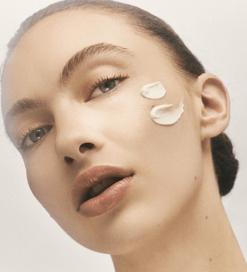 La crema cica, el indispensable para cuidar tu piel después de la playa. Imagen extraída de iDSkinidentity.