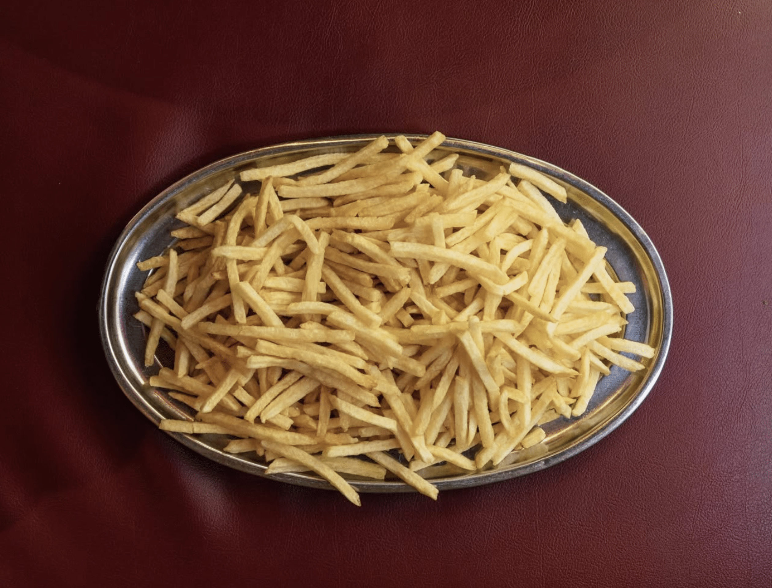 Las mejores patatas fritas de Madrid. Imagen: Café de París. Cortesía del establecimiento.