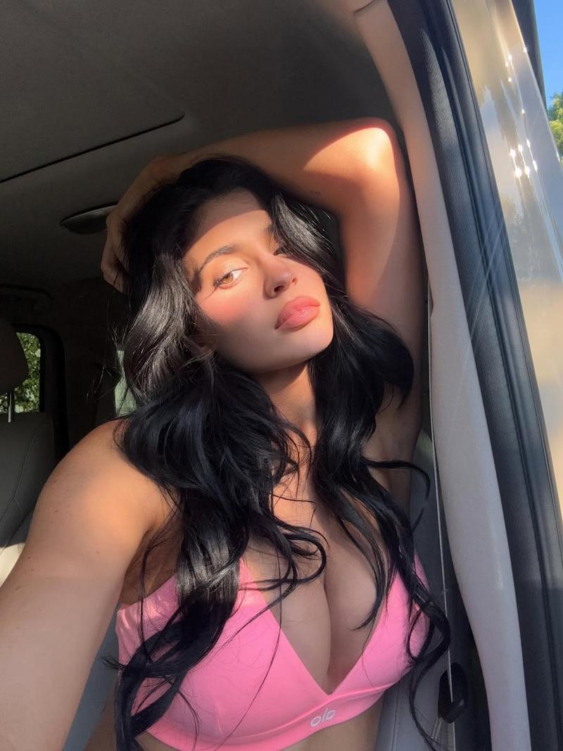Skinny brow Kylie Jenner