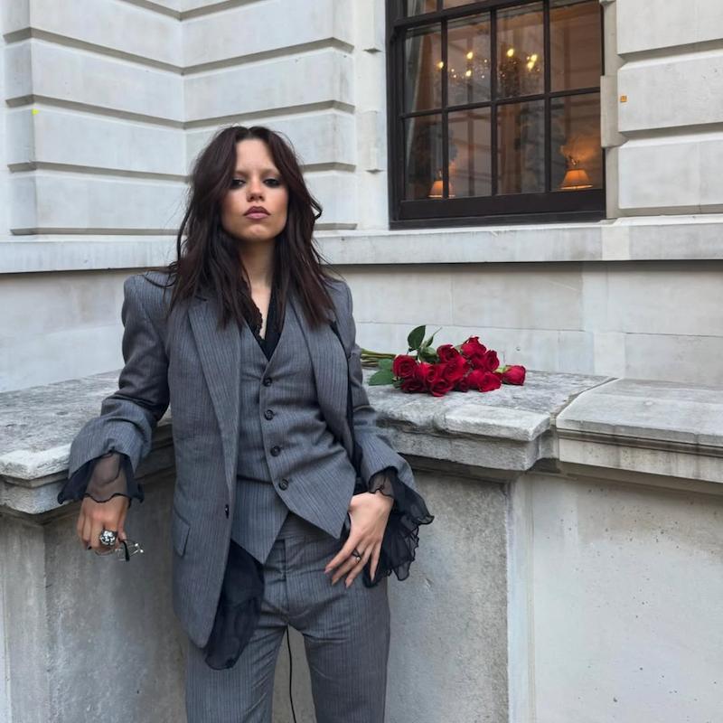 Messy hair Jenna Ortega premier Miércoles 2