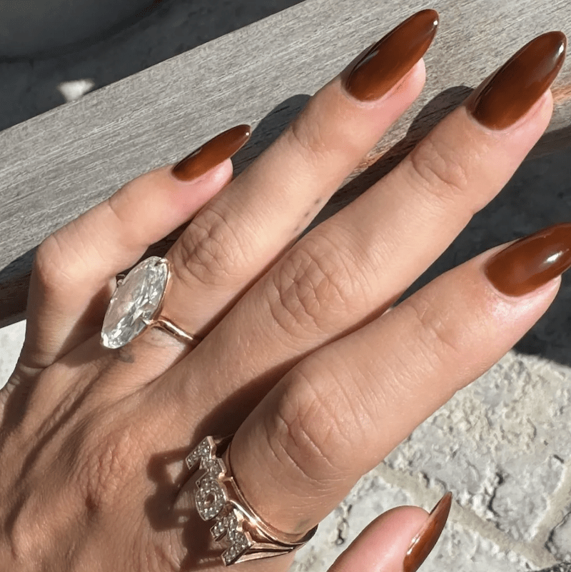 Uñas Maple de Hailey Bieber