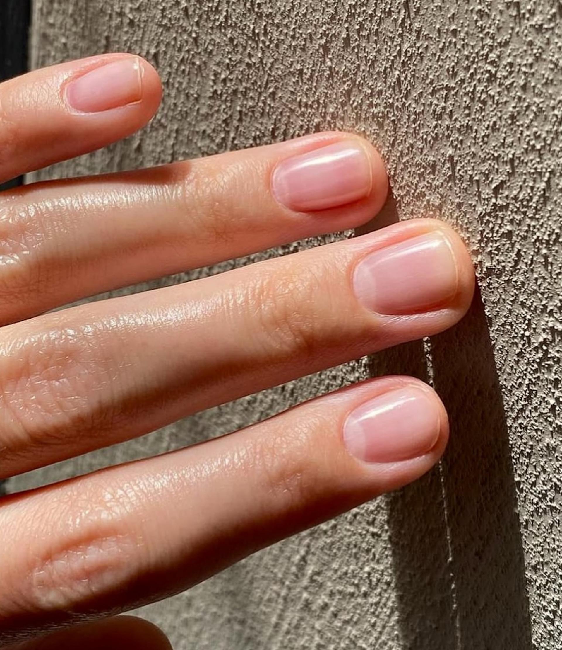 Las «naked nails» son las uñas más repetidas de la London Fashion Week. Imagen: @mvk.barcelona
