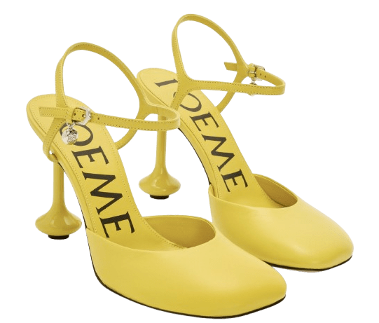Zapato de salón con tira en el tobillo en piel de cordero de Loewe.