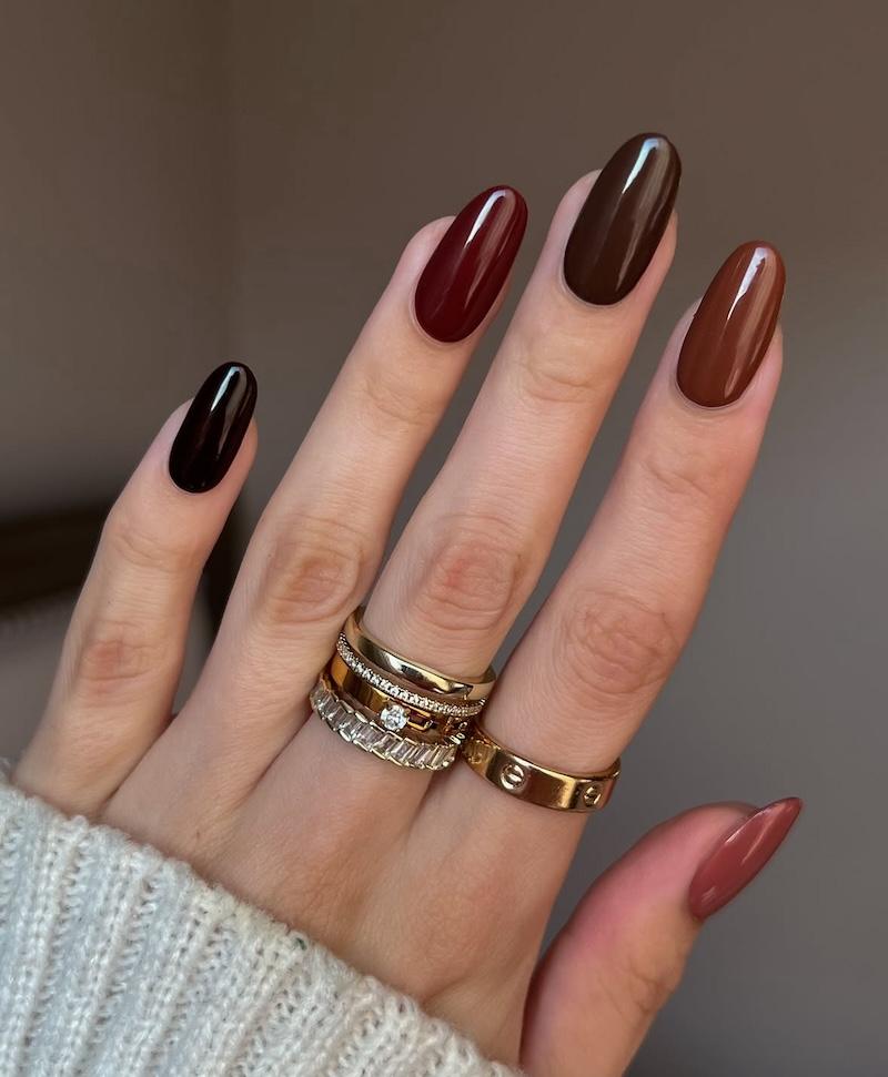 Uñas en marrón
