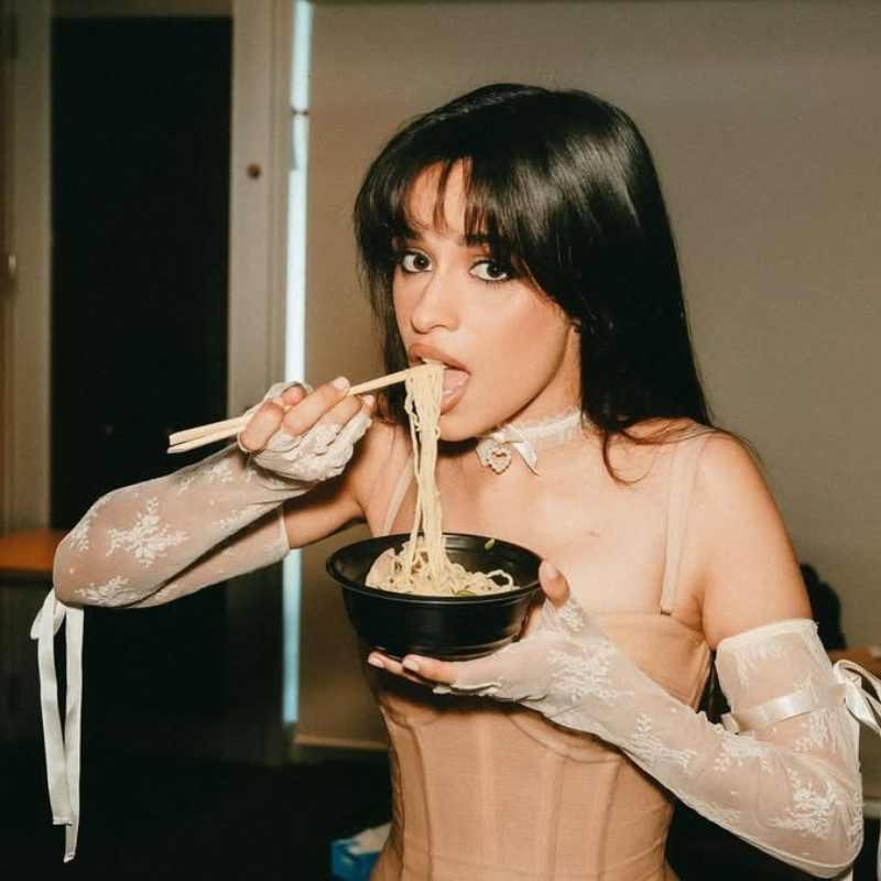 Camila Cabello con flequillo