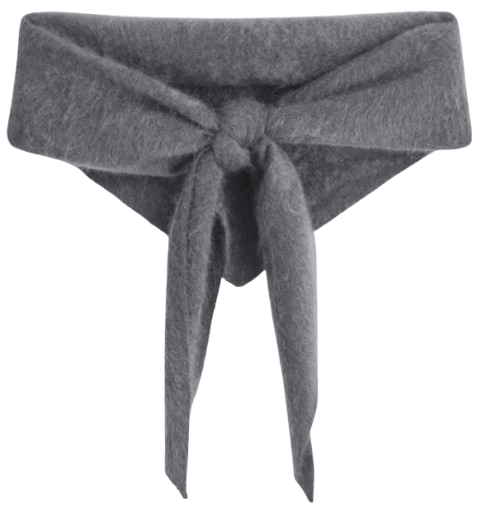 Bufanda triangular de cashmere de COS.