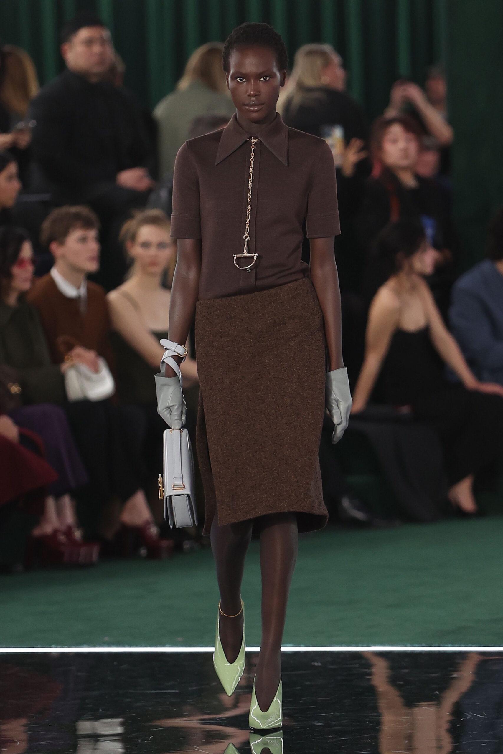 El total look marrón será la tendencia más deseada de la temporada otoñal. Imagen: Gucci FW25.