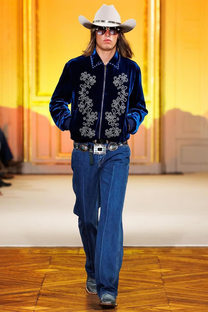 Look 3 presentado por Austin Post Apparel en Season One: At First Light