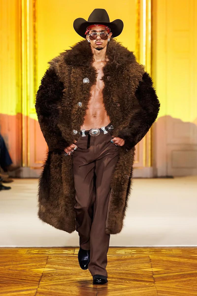 Look 8 presentado por Austin Post Apparel en Season One: At First Light