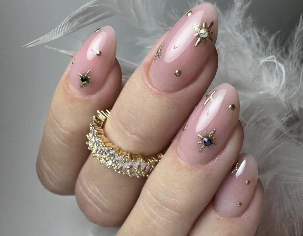 Estos son los diseños de uñas que podrás hacerte otoño y aprovechar para la Navidad. Imagen: @hli_axtida