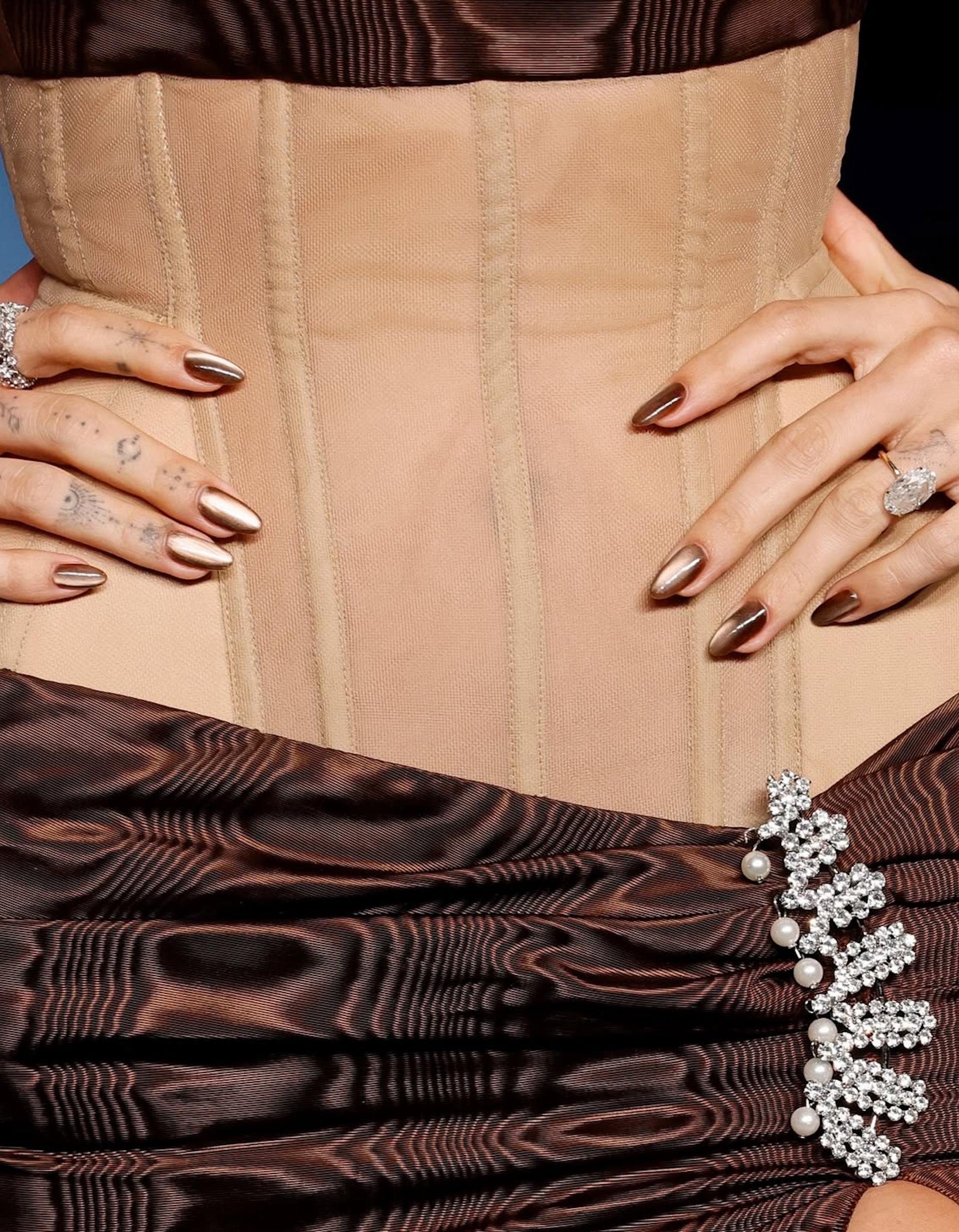 Estas son las uñas que Hailey Bieber ha puesto de moda. Imagen: @nailsbyzola