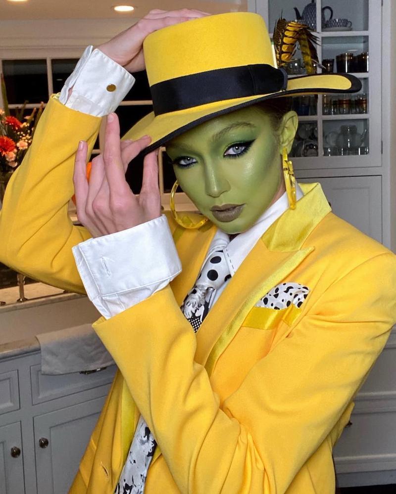 Gigi Hadid disfrazada de La Máscara en Halloween.