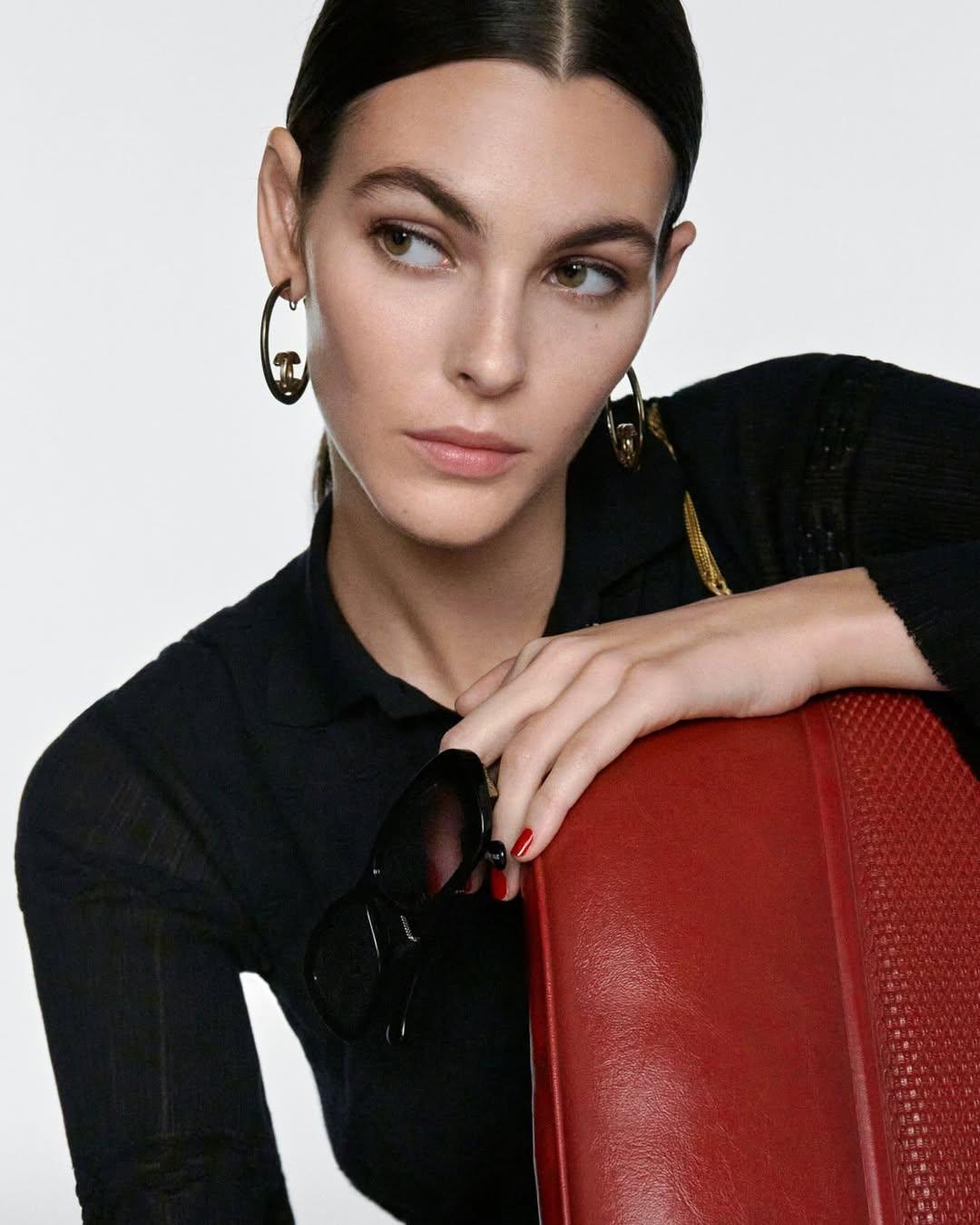 Ten en cuenta tu tipo de piel a la hora de comprar un corrector. Imagen: @chanel.beauty