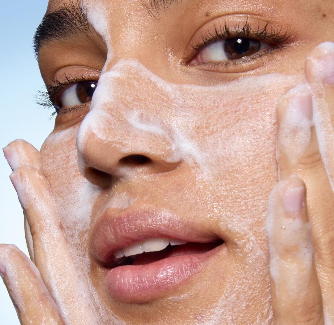 Estos son los productos que deberás incorporar a tu rutina si tienes tendencia acneica. Imagen: @caudalie.