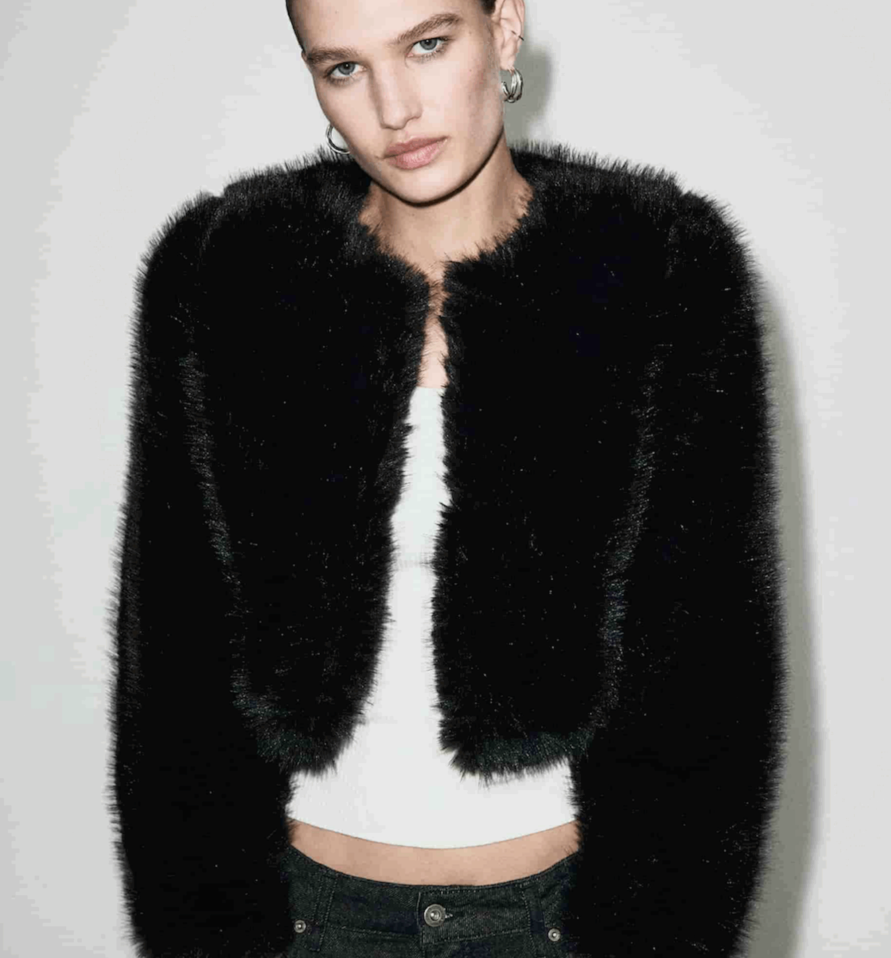 «Cropped jackets», el básico de tendencia. Imagen: Cortesía de Mango
