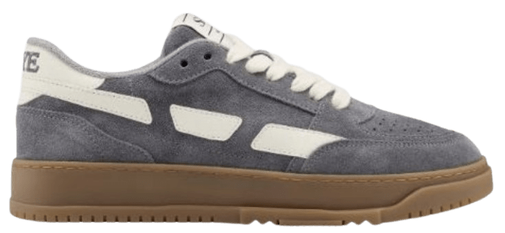 Zapatillas grises de SAYE.
