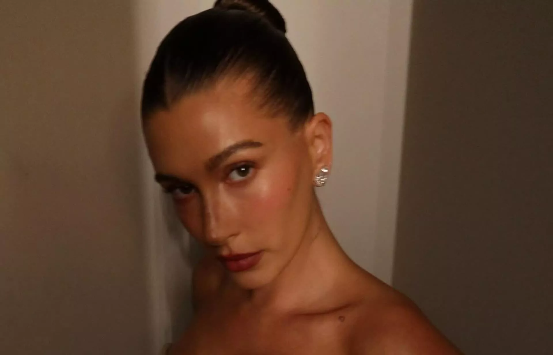 Fórmulas biomiméticas para reparar la piel. Imagen: @haileybieber