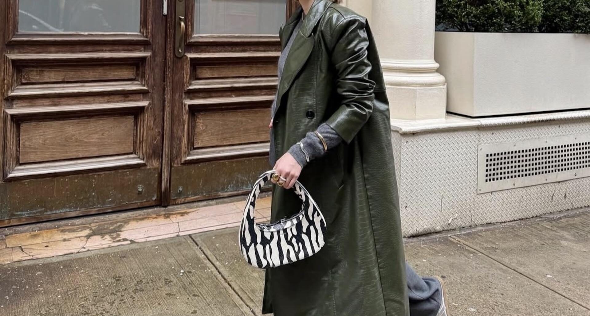 Cómo llevaremos el estampado de cebra este 2026. Imagen: @trendingwithtinsley