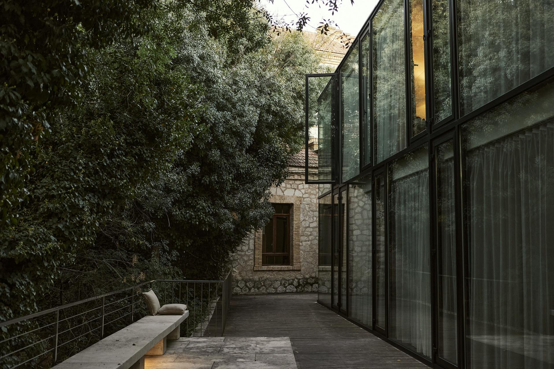 Fuente Aceña Hotel Boutique & Restaurante, alojamiento rural de diseño minimalista en Ribera del Duero, junto al río Duero. Imagen: cortesía del establecimiento