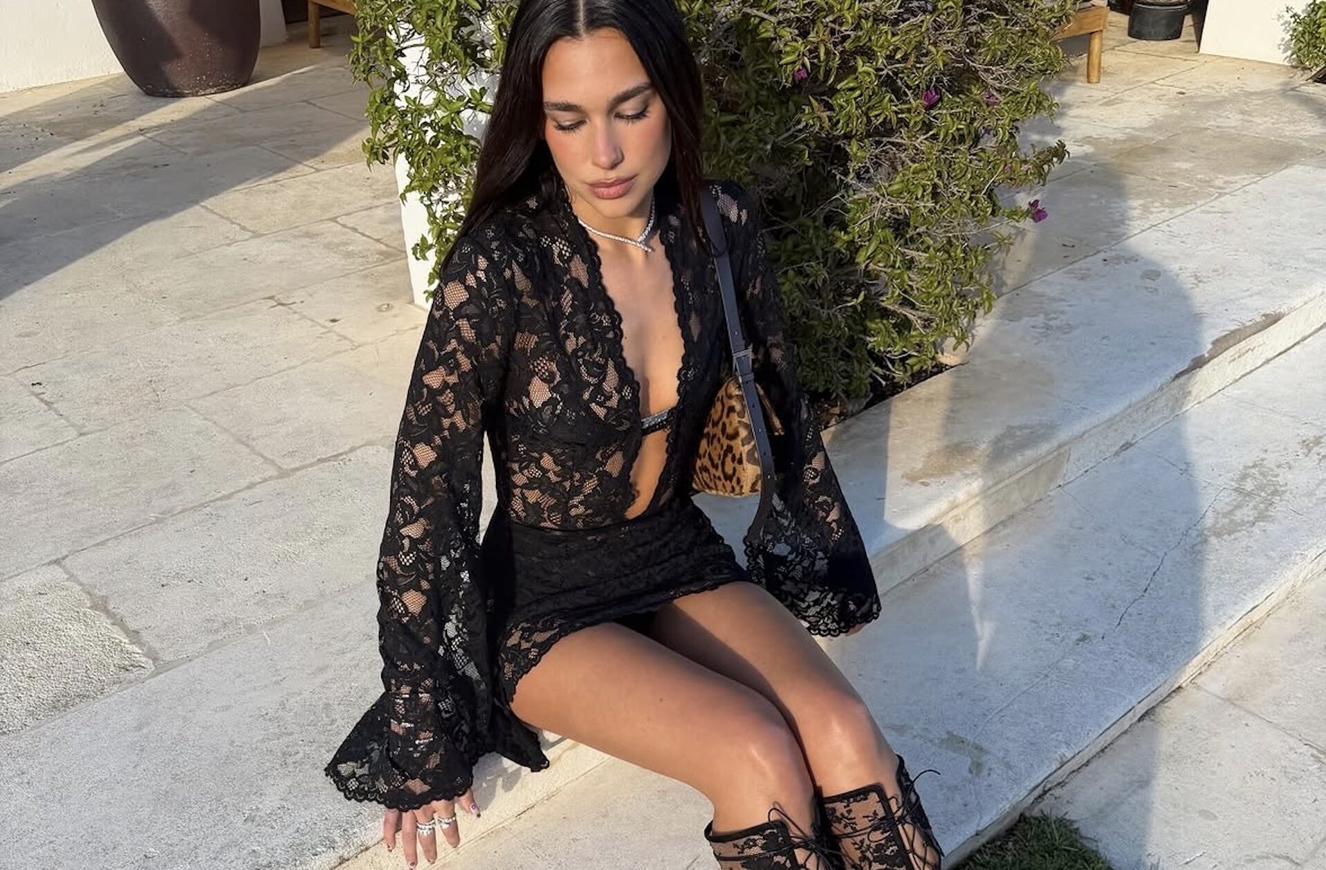 Te enseñamos de dónde son todos los looks que Dua Lipa está luciendo esta temporada. Imagen: @dualipa