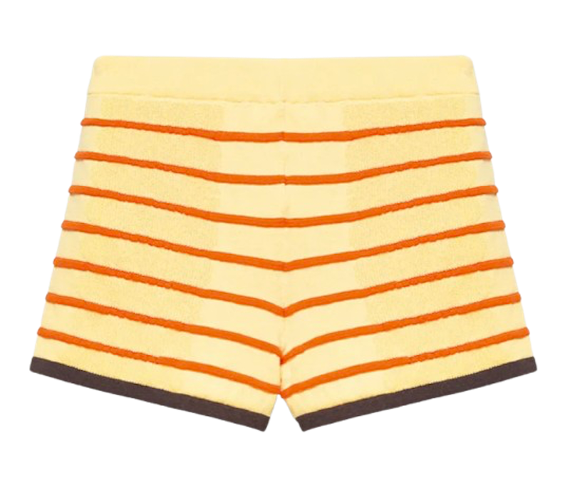 Shorts de rayas en amarillo y naranja de Pull & Bear. Precio: 17,99€